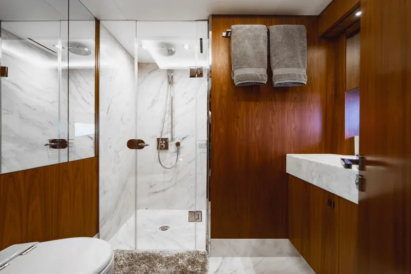 Slide: The Image of Sunseeker 86 2019 - 35
