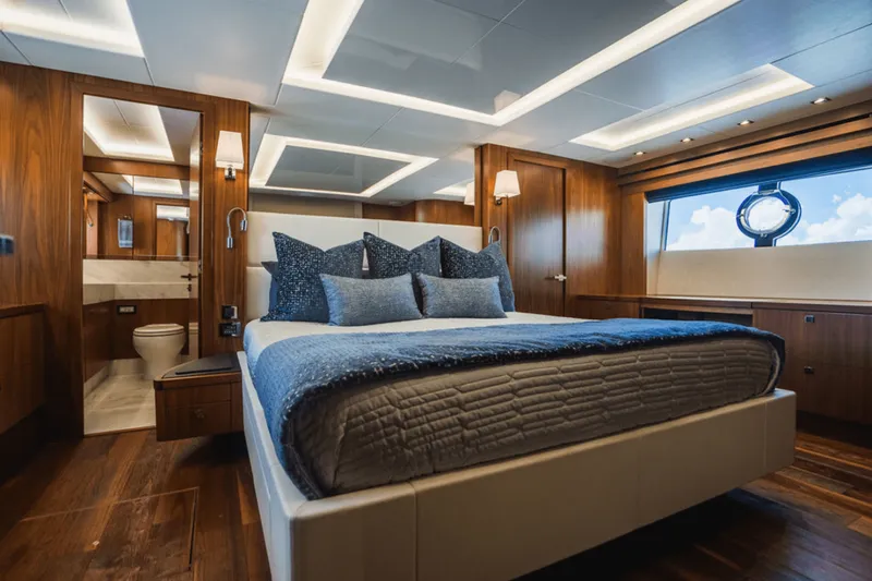 Slide: The Image of Sunseeker 86 2019 - 38