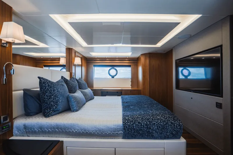 Slide: The Image of Sunseeker 86 2019 - 39