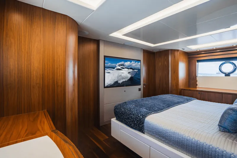 Slide: The Image of Sunseeker 86 2019 - 40