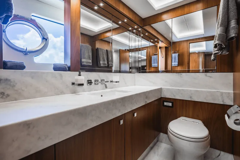 Slide: The Image of Sunseeker 86 2019 - 41