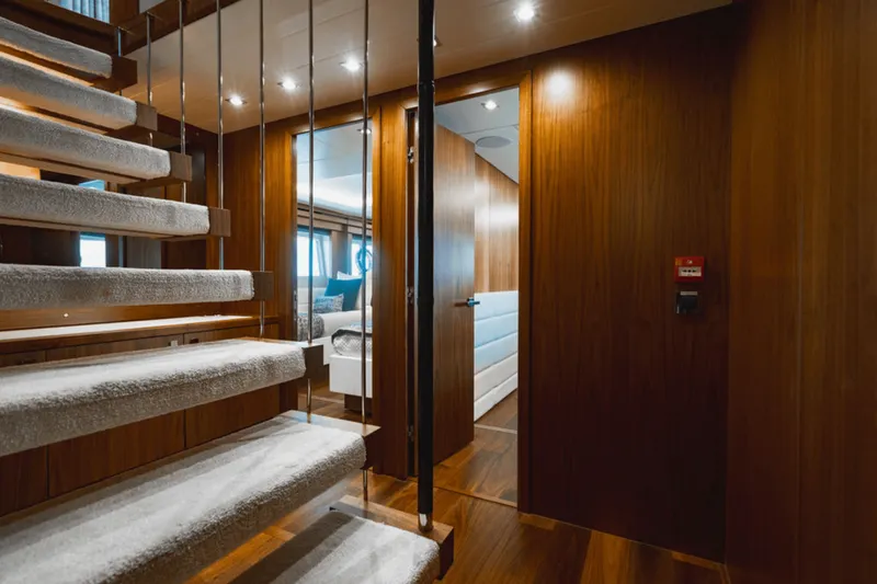 Slide: The Image of Sunseeker 86 2019 - 42