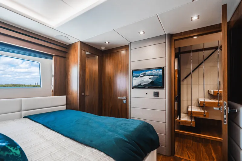 Slide: The Image of Sunseeker 86 2019 - 44