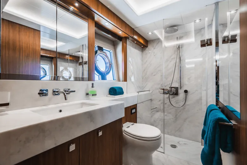 Slide: The Image of Sunseeker 86 2019 - 45