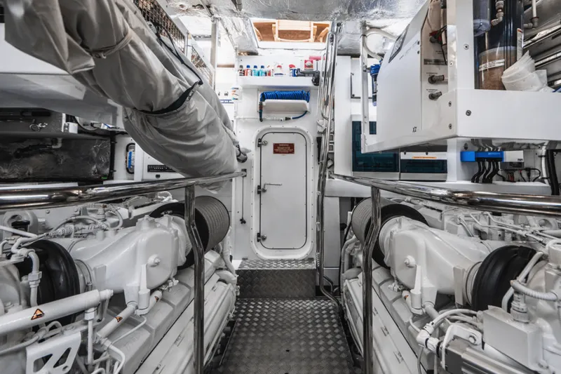Slide: The Image of Sunseeker 86 2019 - 57