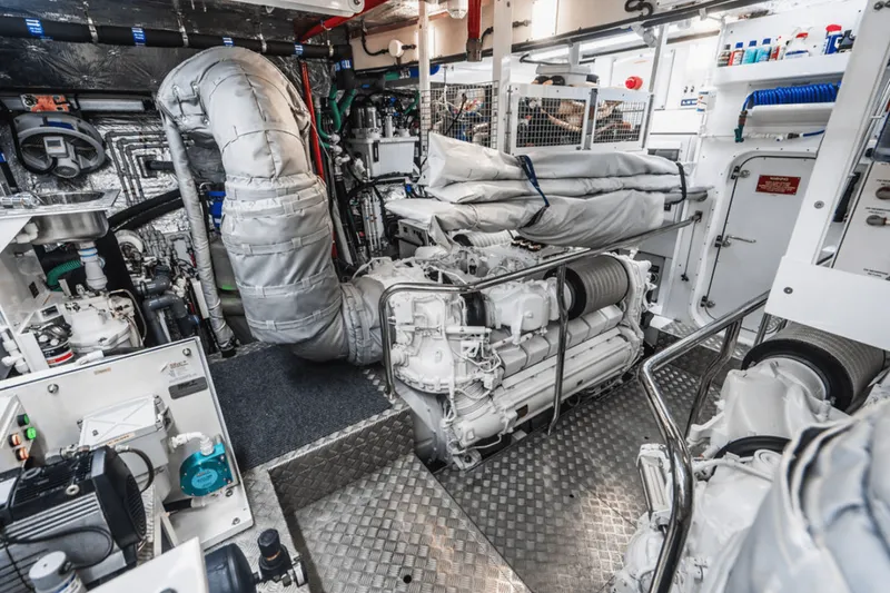 Slide: The Image of Sunseeker 86 2019 - 60