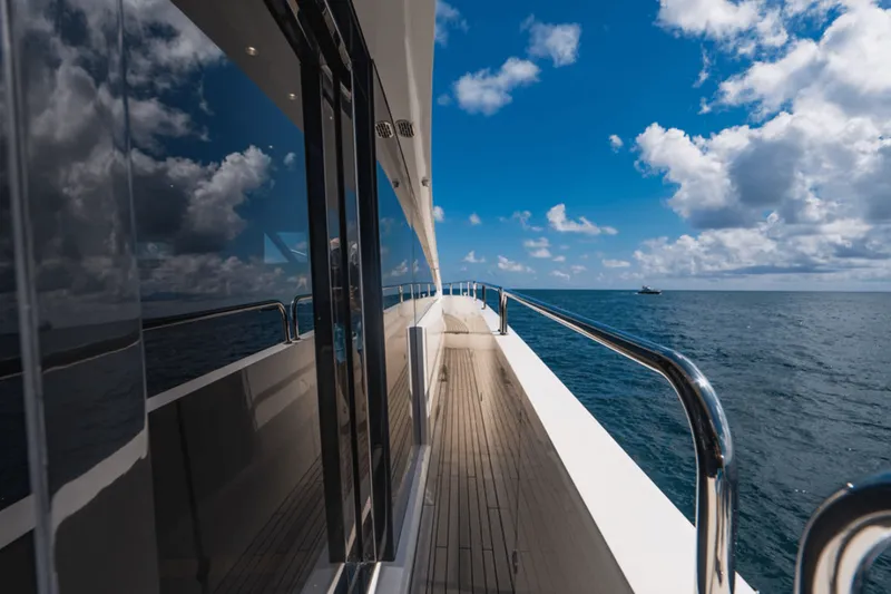 Slide: The Image of Sunseeker 86 2019 - 7
