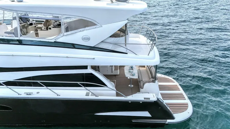 Slide: The Image of Neptunus 62 Flybridge 2005 - 11