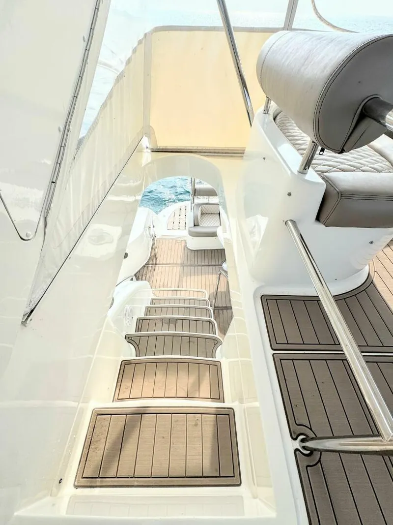 Slide: The Image of Neptunus 62 Flybridge 2005 - 23