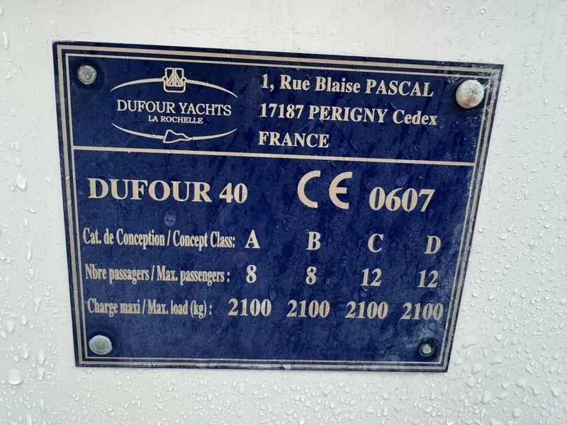 Slide: The Image of Dufour 40 2004 - 26