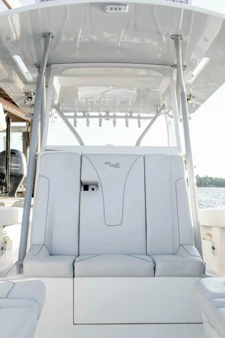 Slide: The Image of SeaVee 370Z 2021 - 10