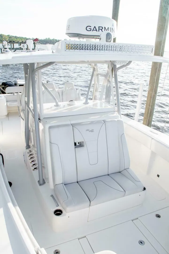 Slide: The Image of SeaVee 370Z 2021 - 11