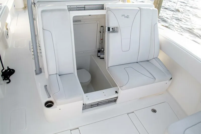 Slide: The Image of SeaVee 370Z 2021 - 15