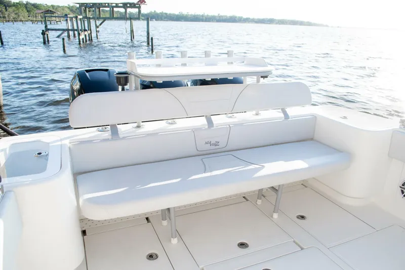 Slide: The Image of SeaVee 370Z 2021 - 18