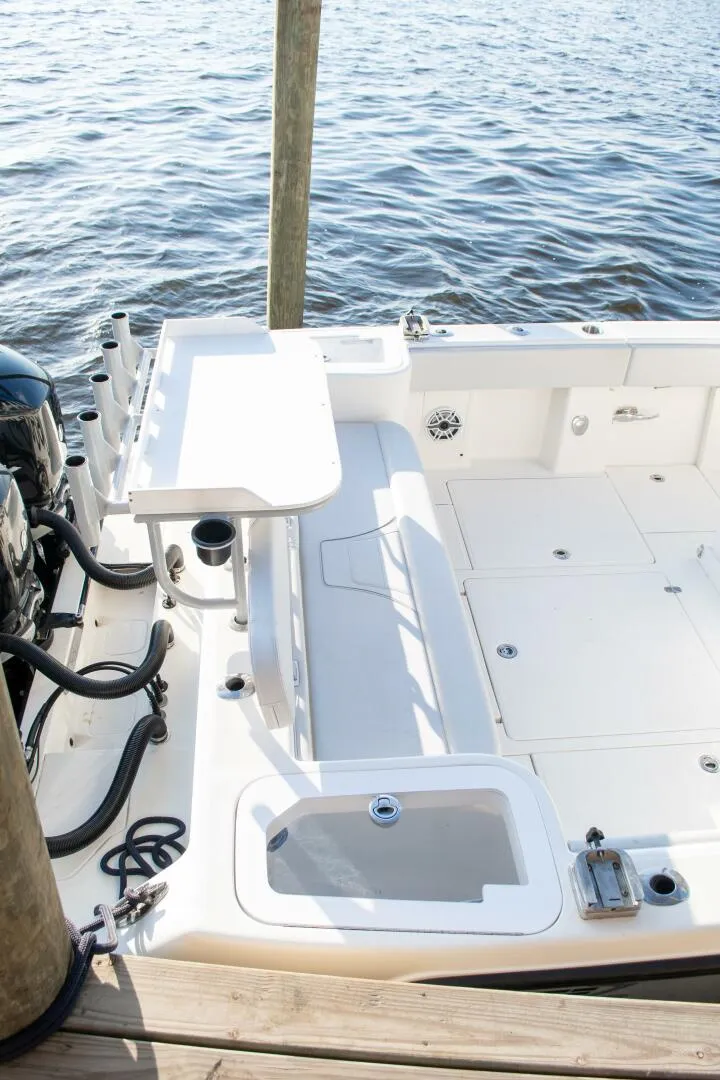 Slide: The Image of SeaVee 370Z 2021 - 19