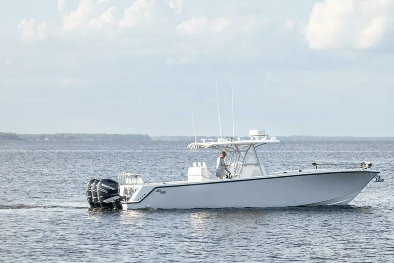 Slide: The Image of SeaVee 370Z 2021 - 2