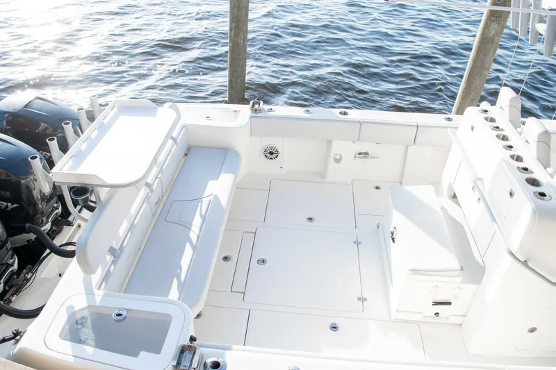 Slide: The Image of SeaVee 370Z 2021 - 20