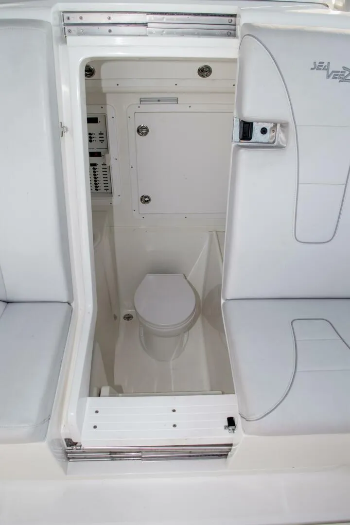 Slide: The Image of SeaVee 370Z 2021 - 21