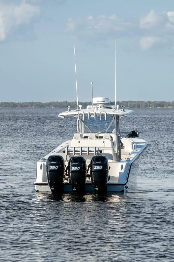 Slide: The Image of SeaVee 370Z 2021 - 3