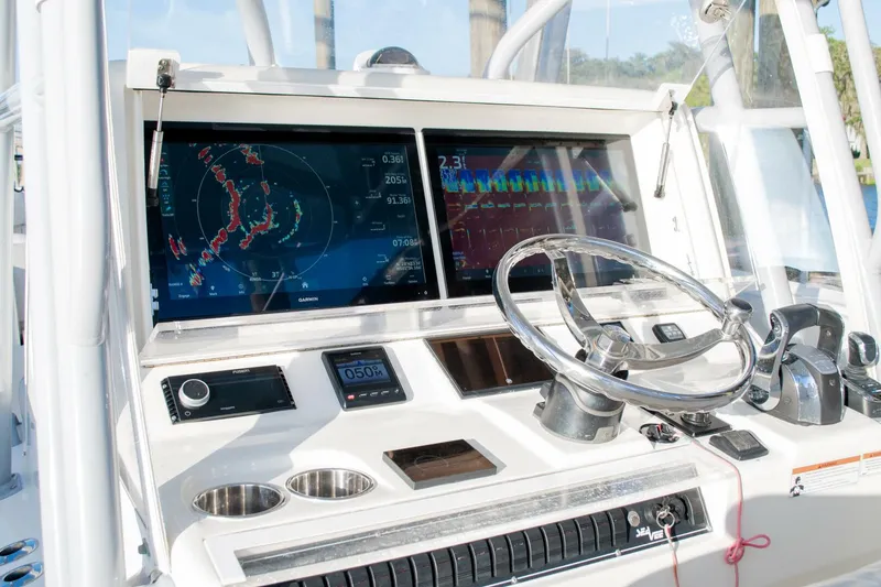 Slide: The Image of SeaVee 370Z 2021 - 7