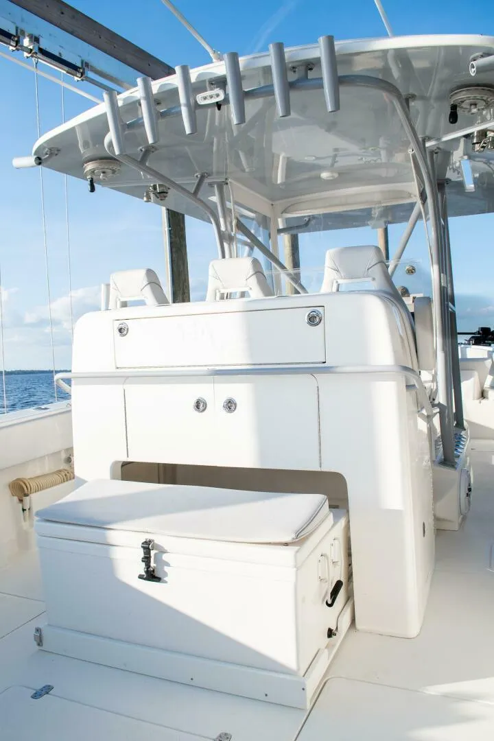 Slide: The Image of SeaVee 370Z 2021 - 8