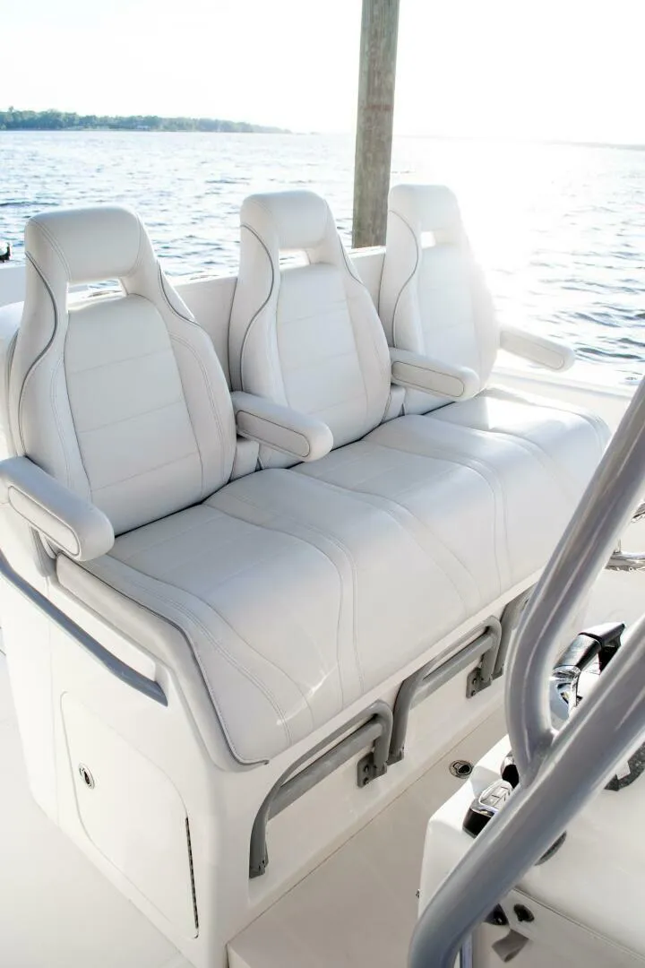 Slide: The Image of SeaVee 370Z 2021 - 9