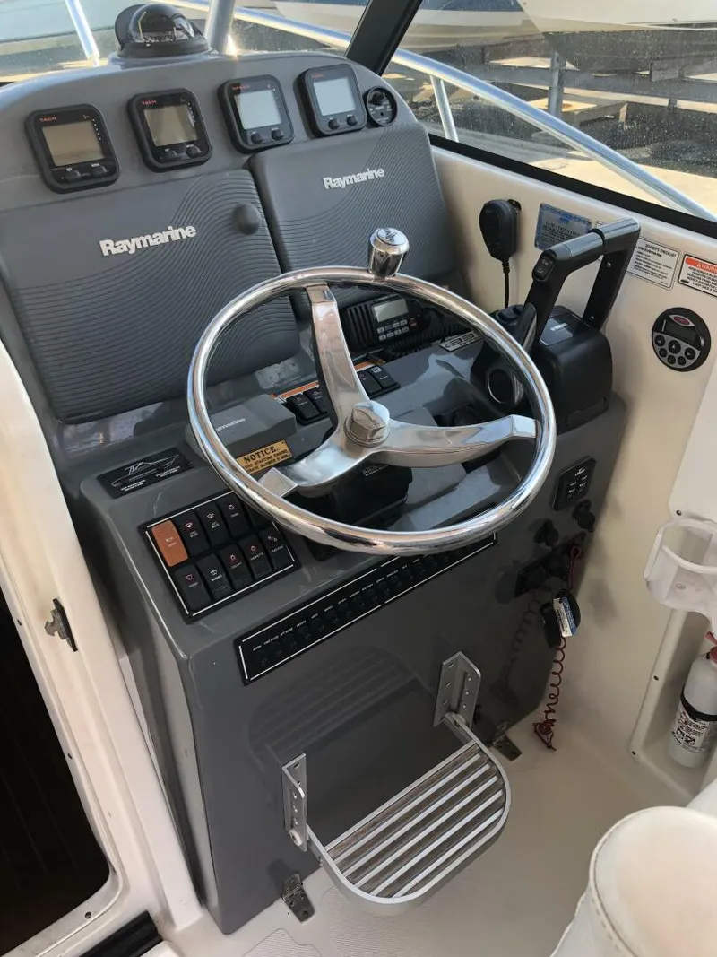 Slide: The Image of Pursuit 335 Offshore 2007 - 17