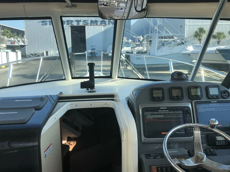 Slide: The Image of Pursuit 335 Offshore 2007 - 18