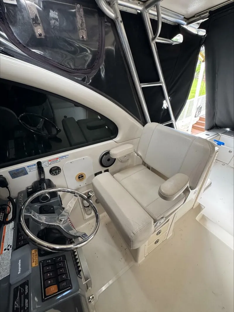Slide: The Image of Pursuit 335 Offshore 2007 - 19