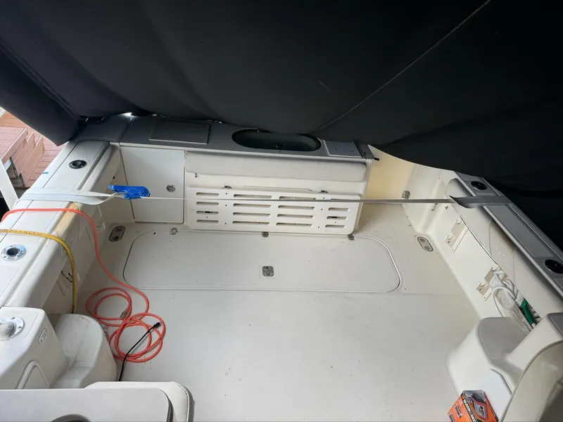 Slide: The Image of Pursuit 335 Offshore 2007 - 22