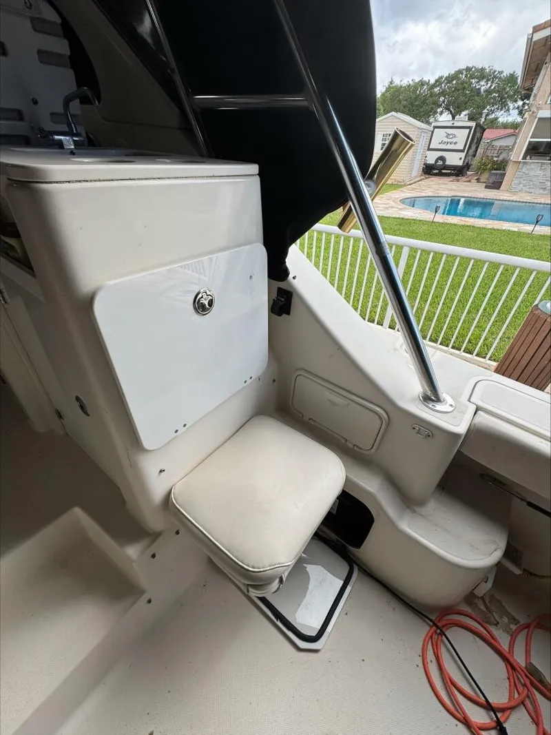 Slide: The Image of Pursuit 335 Offshore 2007 - 23