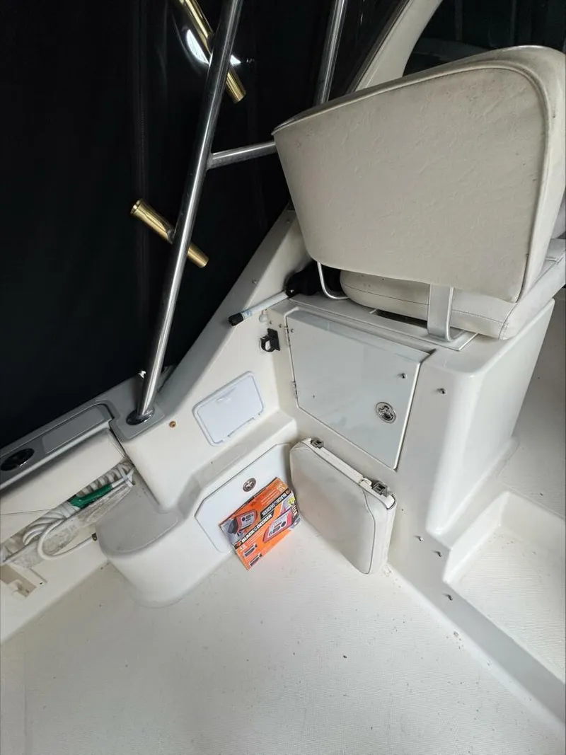 Slide: The Image of Pursuit 335 Offshore 2007 - 24