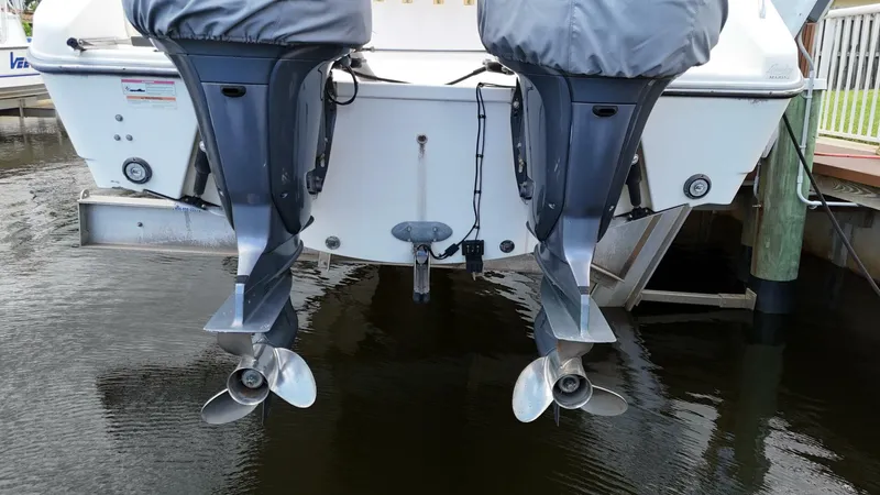 Slide: The Image of Pursuit 335 Offshore 2007 - 37