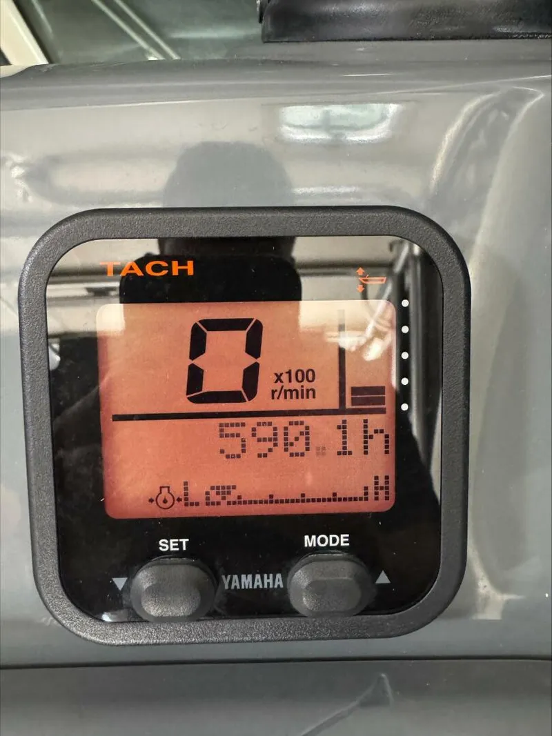 Slide: The Image of Pursuit 335 Offshore 2007 - 40