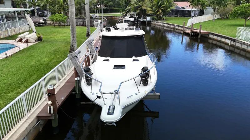 Slide: The Image of Pursuit 335 Offshore 2007 - 6