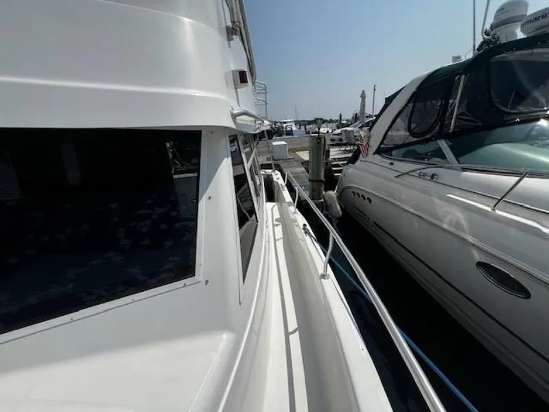 Slide: The Image of Mainship 390 2000 - 17