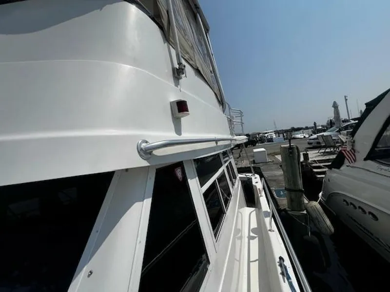 Slide: The Image of Mainship 390 2000 - 18