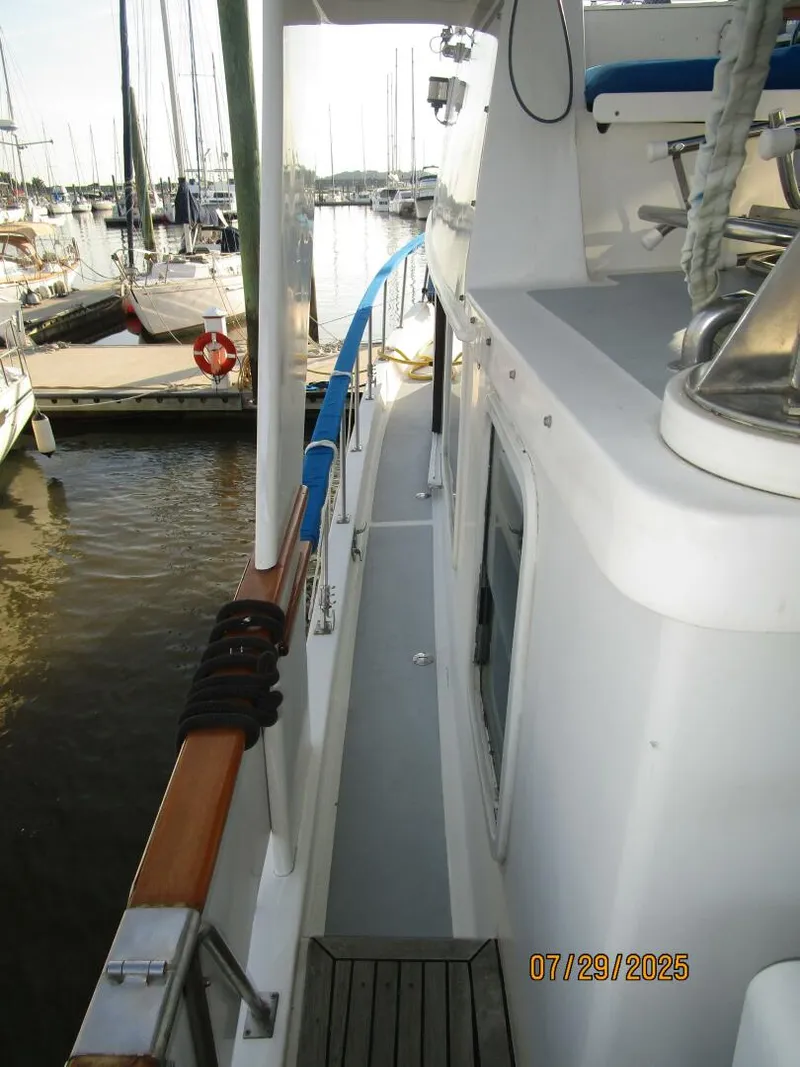 Slide: The Image of DeFever Offshore Cruiser 1989 - 11