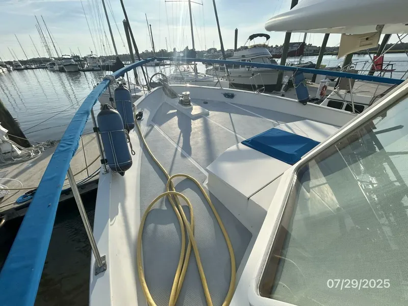Slide: The Image of DeFever Offshore Cruiser 1989 - 6