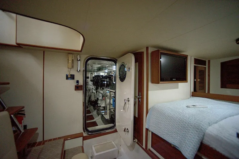 Slide: The Image of Marlow Explorer 70E 2011 - 37