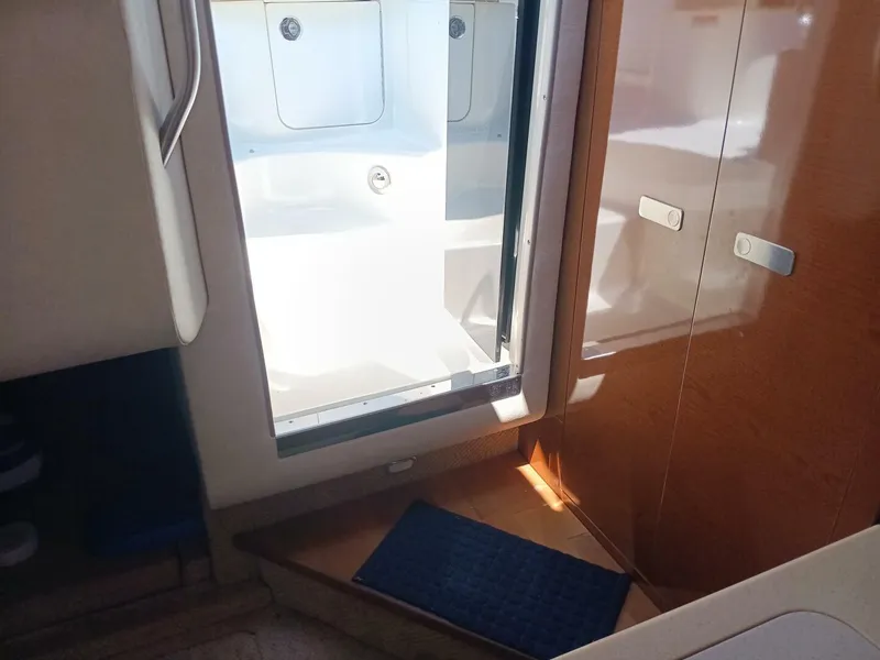 Slide: The Image of Sea Ray 260 Sundancer 2010 - 33