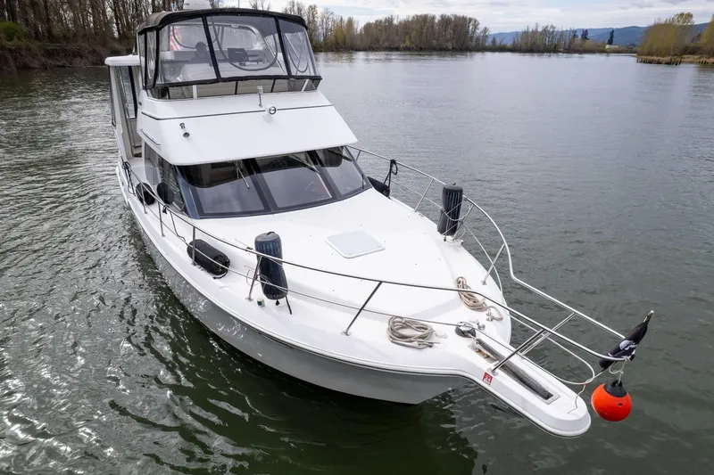 Slide: The Image of Carver Yachts 404 Cockpit Motor Yacht 2000 - 1