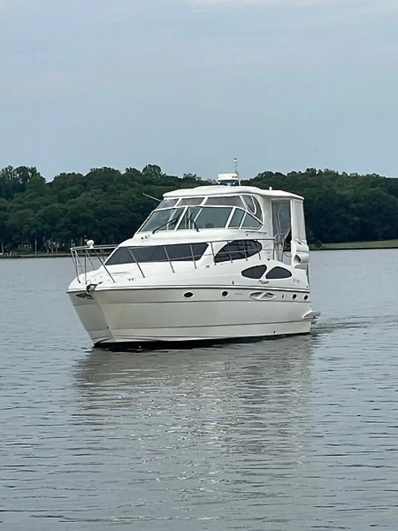 The Image of Cruisers 405 Express Motoryacht 2004 - 0