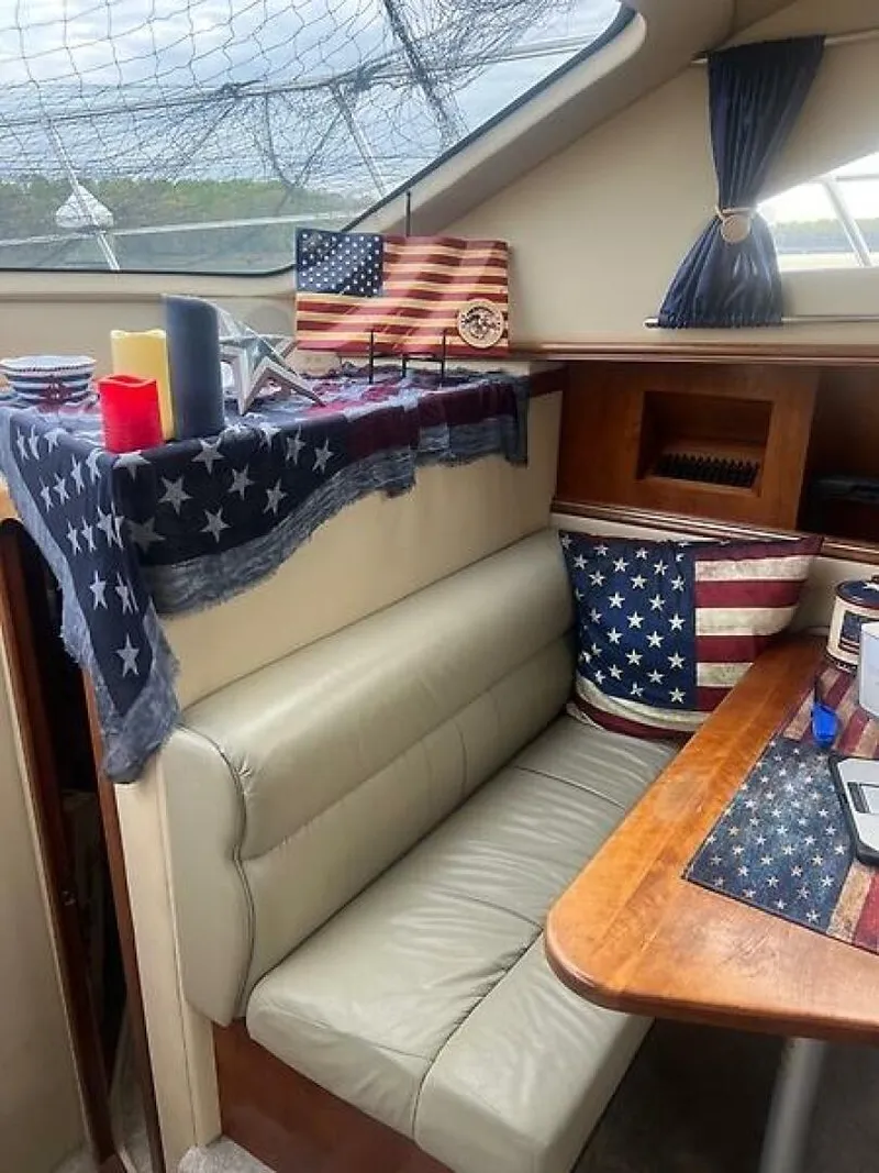 Slide: The Image of Cruisers 405 Express Motoryacht 2004 - 14
