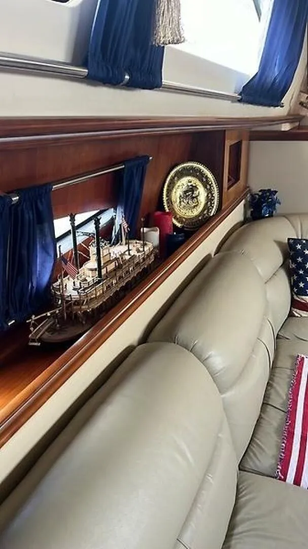 Slide: The Image of Cruisers 405 Express Motoryacht 2004 - 15