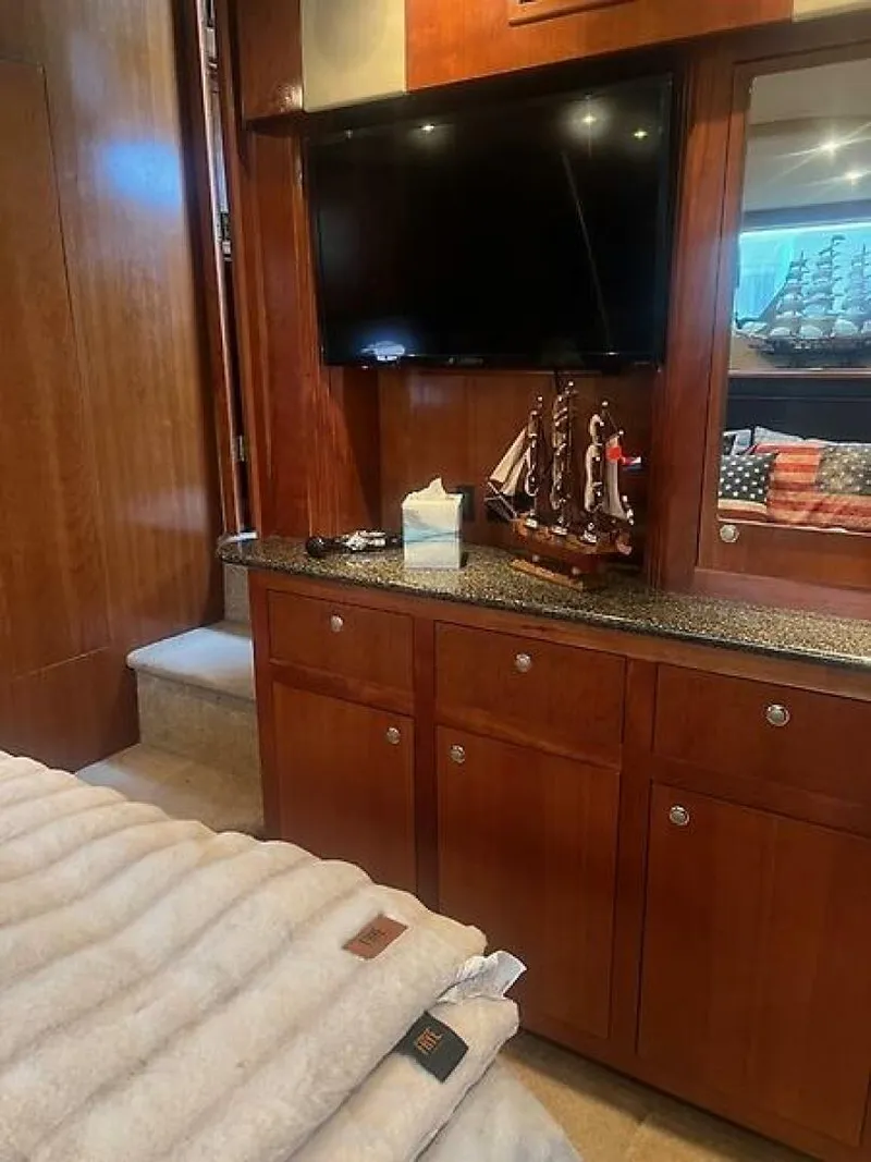 Slide: The Image of Cruisers 405 Express Motoryacht 2004 - 16