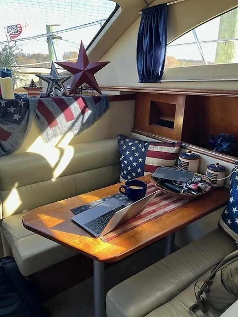 Slide: The Image of Cruisers 405 Express Motoryacht 2004 - 18
