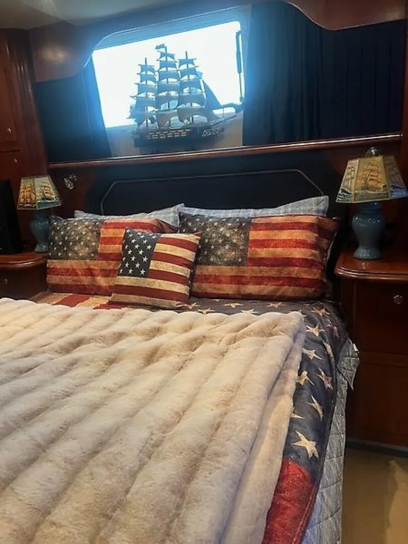 Slide: The Image of Cruisers 405 Express Motoryacht 2004 - 19