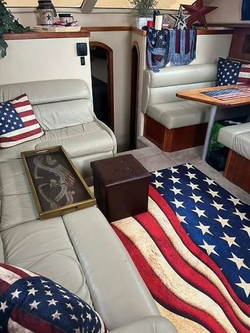 Slide: The Image of Cruisers 405 Express Motoryacht 2004 - 24