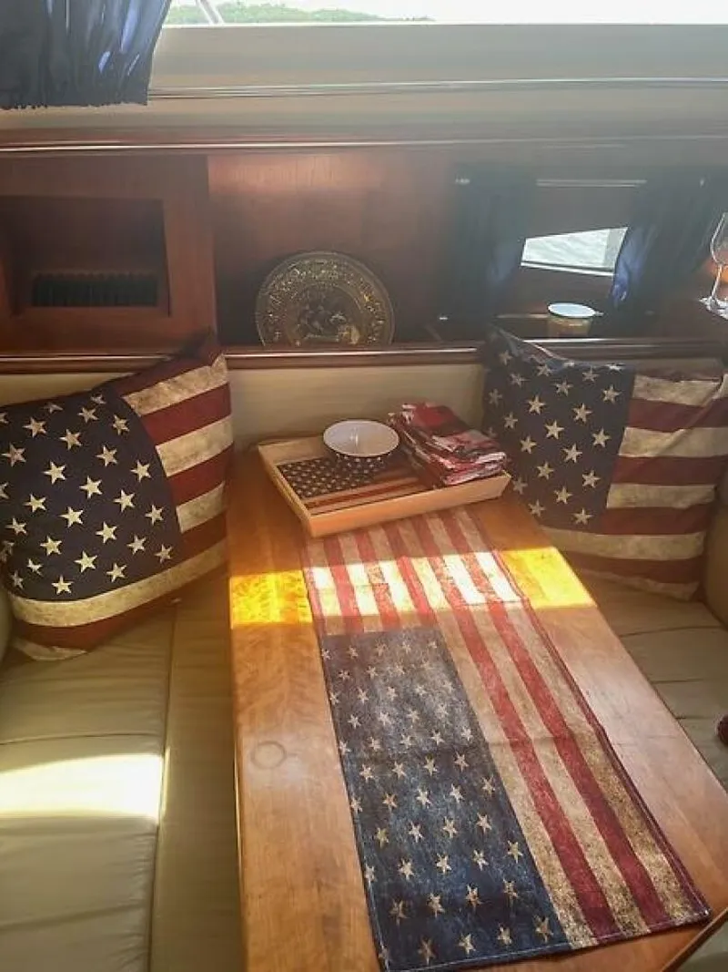 Slide: The Image of Cruisers 405 Express Motoryacht 2004 - 25
